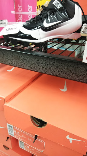 Sporting Goods Store «Big 5 Sporting Goods», reviews and photos, 3214 Ming Ave, Bakersfield, CA 93304, USA