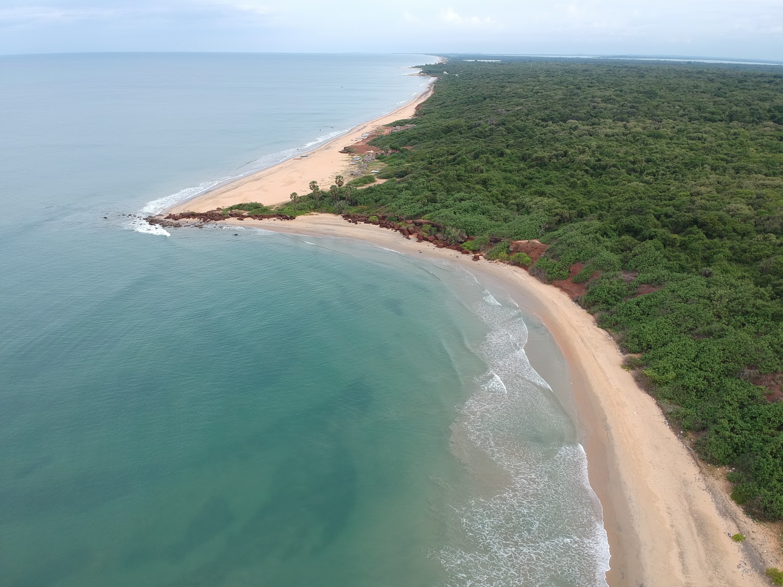 Photo de Old chemmalai beach - endroit populaire parmi les connaisseurs de la détente