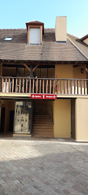 LA COUR DES ARTS à Houdan