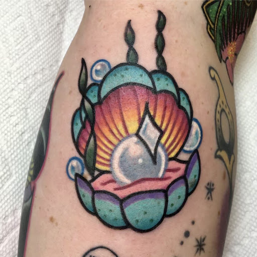 Explore fine line finger tattoo ideas, creative tattoo ideas in Spartanburg, available at The Gallery Tattoo Shop Spartanburg