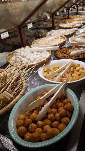 Shopping Mall «Oaktree Mall Shopping Center», reviews and photos, 2024 Center Ave n, Fort Lee, NJ 07024, USA