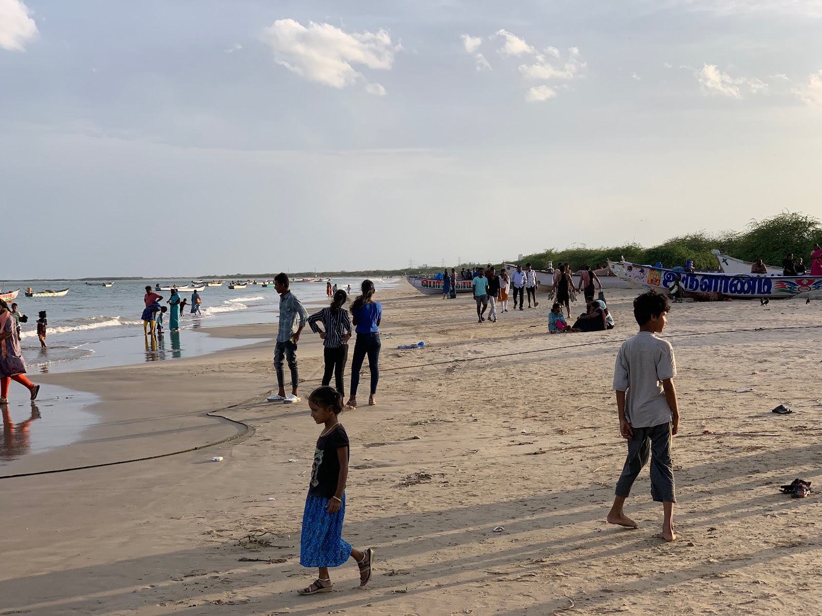 Foto van Thlamuthunagar Beach met turquoise puur water oppervlakte