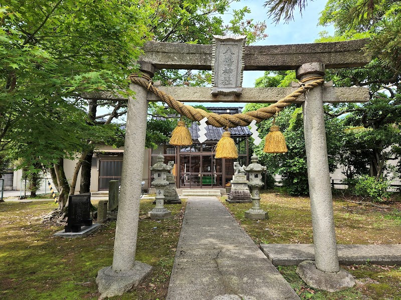 三屋八幡神社