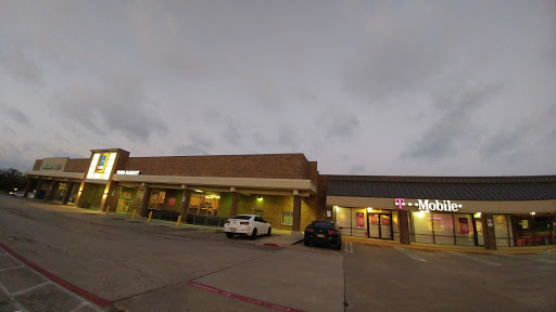 Cell Phone Store «T-Mobile», reviews and photos, 327 S Cedar Ridge Dr, Duncanville, TX 75116, USA