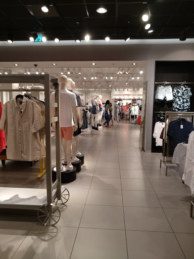 חנויות H&M תֵּל אָבִיב-יָפוֹ