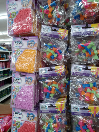 Dollar Store «Dollar Tree», reviews and photos, 1760 N Moorpark Rd, Thousand Oaks, CA 91360, USA