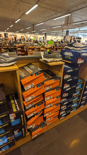 Shoe Store «DSW Designer Shoe Warehouse», reviews and photos, 11500 Burleigh St., Wauwatosa, WI 53222, USA