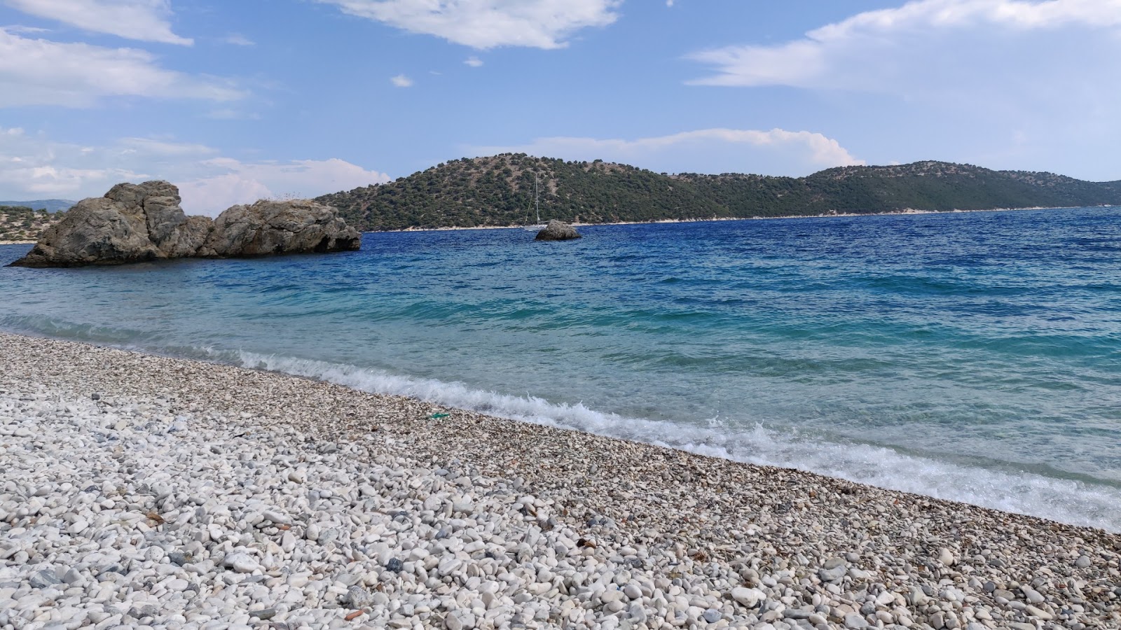 Agrapidia Beach'in fotoğrafı geniş plaj ile birlikte