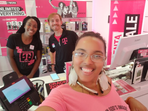 Cell Phone Store «T-Mobile», reviews and photos, 5620 Belleville Crossing St, Belleville, IL 62226, USA