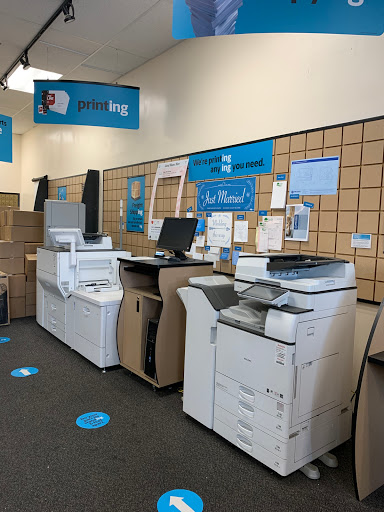 Shipping and Mailing Service «The UPS Store», reviews and photos, 9524 W Camelback Rd c130, Glendale, AZ 85305, USA