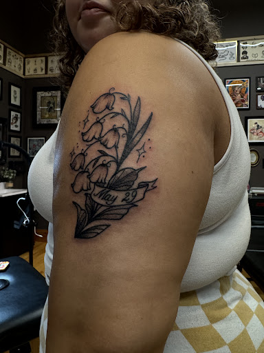 Explore giraffe tattoo ideas, creative tattoo ideas in Muncie, available at Fox & Sparrow Tattoo