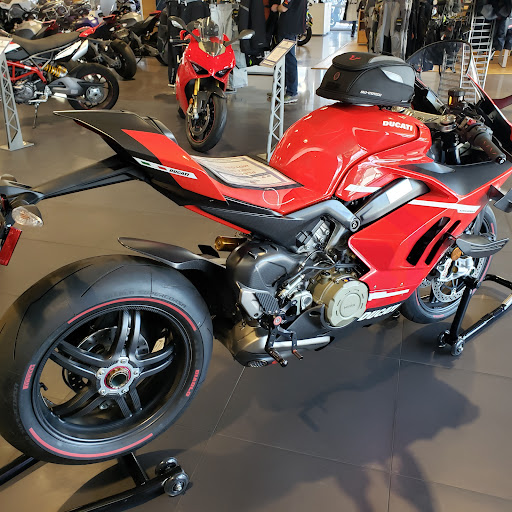 Motorcycle Dealer «Indian Motorcycle of Scottsdale», reviews and photos, 8420 E Butherus Dr, Scottsdale, AZ 85260, USA