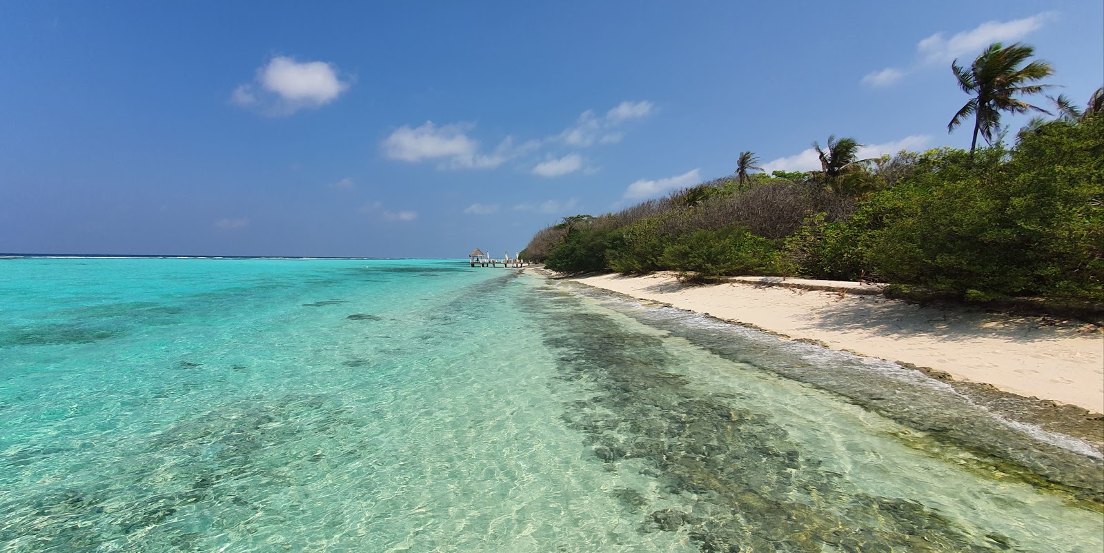 Fotografie cu Plaja Madhiriguraidhoo și așezarea