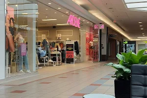 Milton Mall image