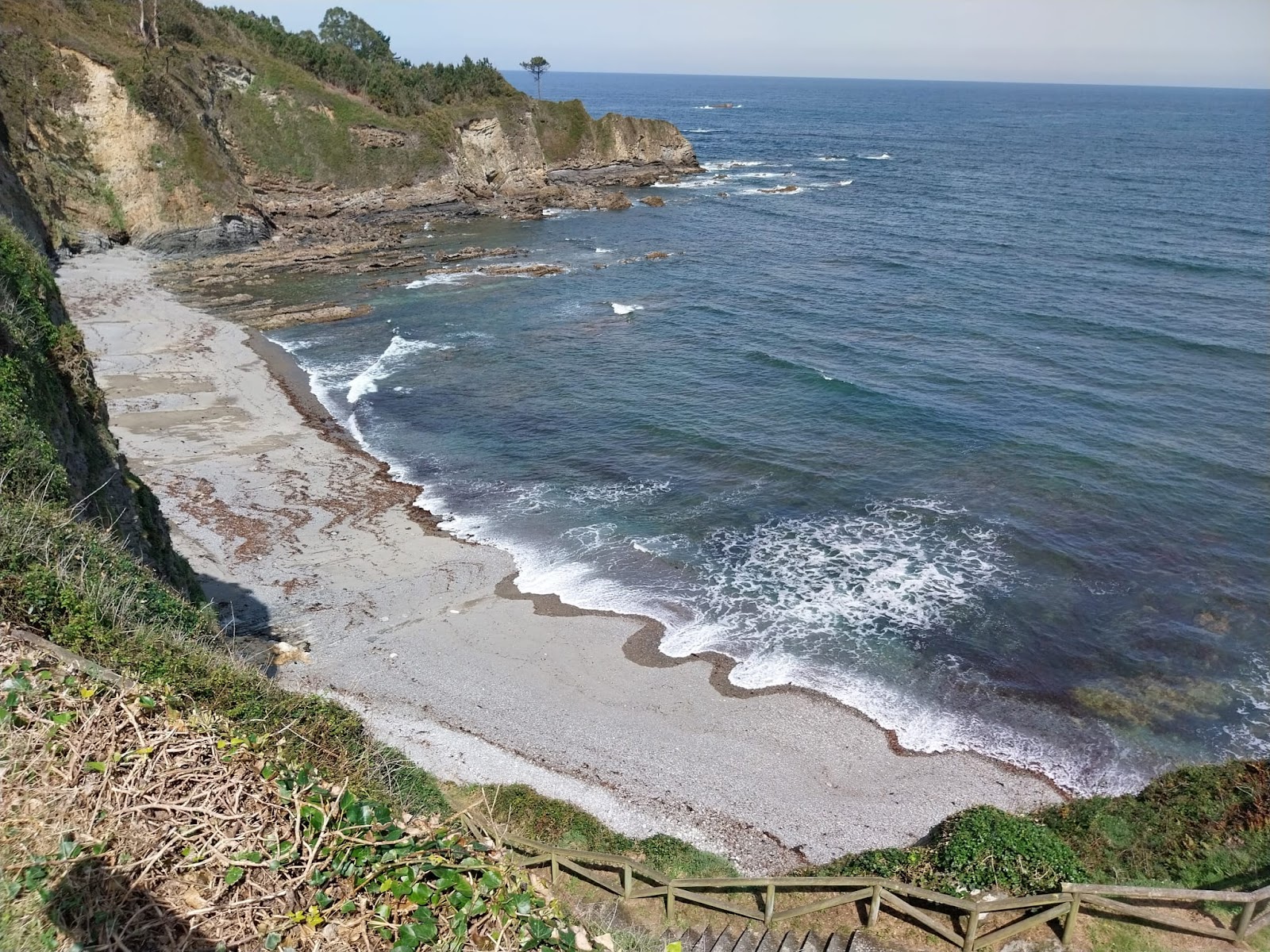 Foto de Playa de Cambaredo com muito limpo nível de limpeza