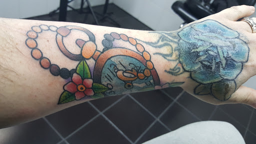 Tattoo Shop «Liberty Tattoo Inc», reviews and photos, 1027 N Milwaukee Ave, Libertyville, IL 60048, USA