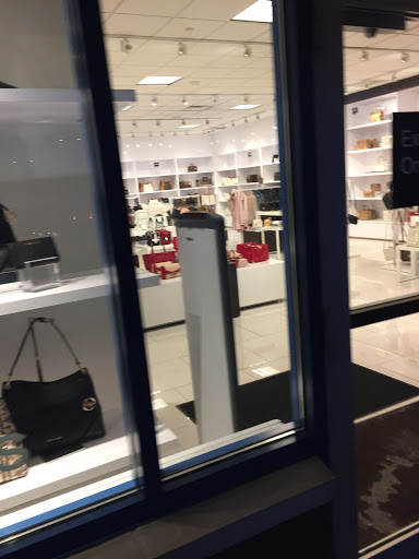 Fashion Accessories Store «Michael Kors», reviews and photos, 1 Outlet Blvd #400, Wrentham, MA 02093, USA