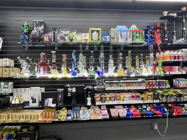 Comments and reviews of Heights Smoke Shop