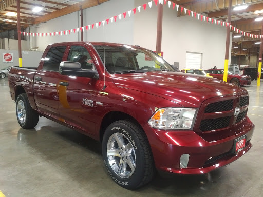 Jeep Dealer «Findlay Chrysler Jeep Dodge RAM INDOOR Dealership», reviews and photos, 25600 SW Parkway Center Dr, Wilsonville, OR 97070, USA