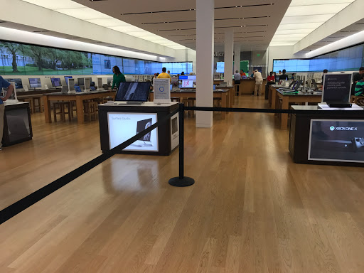 Computer Store «Microsoft Store - Tysons Corner Center», reviews and photos, 1961 Chain Bridge Rd, Tysons, VA 22102, USA