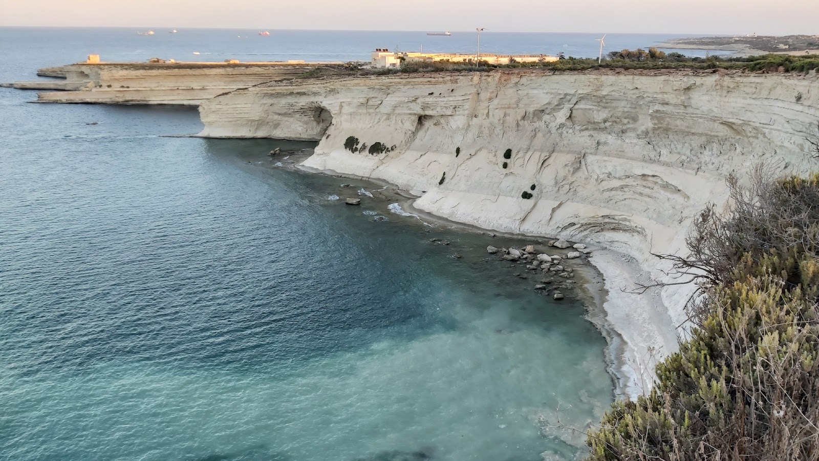 Foto di Munxar Beach con molto pulita livello di pulizia