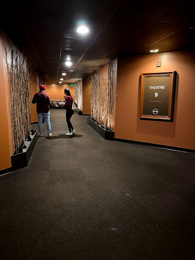 Cinemas with sofas in Seattle