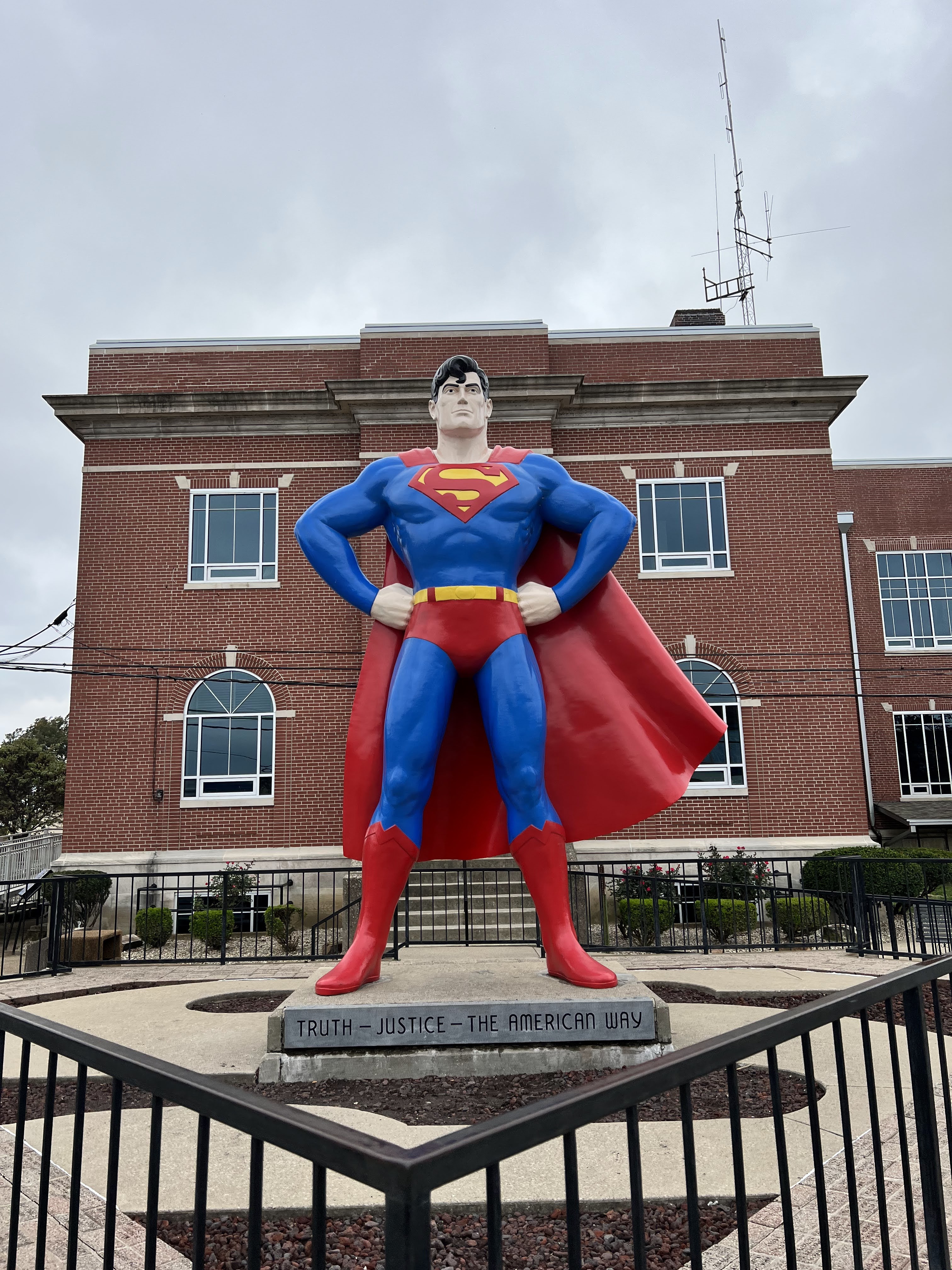 Picture of a place: Superman Statue