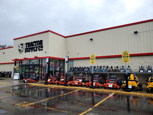 Home Improvement Store «Tractor Supply Co.», reviews and photos, 710 NE US 24 HWY, Topeka, KS 66608, USA