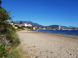 Foto av Nutgrove Beach med hög nivå av renlighet