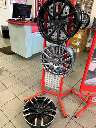 Tire Shop «Discount Tire Store - Chamblee, GA», reviews and photos, 4900 Peachtree Rd, Chamblee, GA 30341, USA