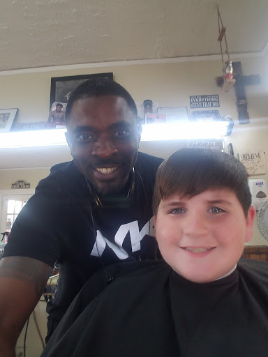 Barber Shop «Fatheadz Barber Shop», reviews and photos, 2516 Paul W Bryant Dr, Tuscaloosa, AL 35401, USA