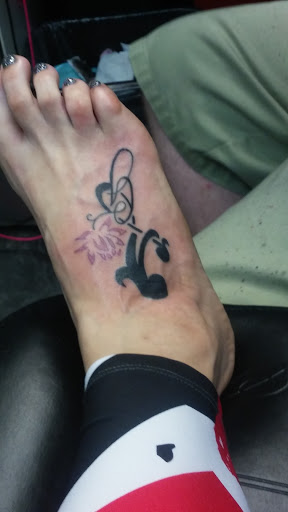 Tattoo Shop «Famous Tattoos & Body Piercing», reviews and photos, 5120 S Cleveland Ave, Fort Myers, FL 33907, USA