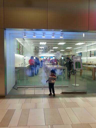 Apple Ridgedale, 12531 Wayzata Blvd, Minnetonka, MN 55305, USA, 