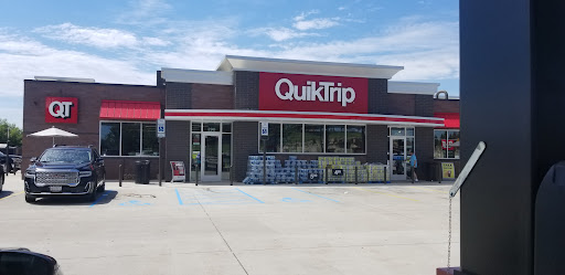 Gas Station «QuikTrip», reviews and photos, 290 E 4th St, Eureka, MO 63025, USA