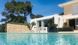 A la Margeride : Location gite et chambres d'hôtes de vacances pour 4 personnes, avec terrasse, barbecue, piscine à débordement privé, jardin, proche mer, situé Nîmes Dans le Gard en Occitanie. Nîmes