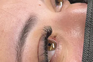 Bubbly Brows threading / microblading image