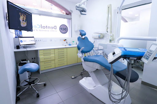 Clínica Dentalcenterpalau en Palau-solità i Plegamans