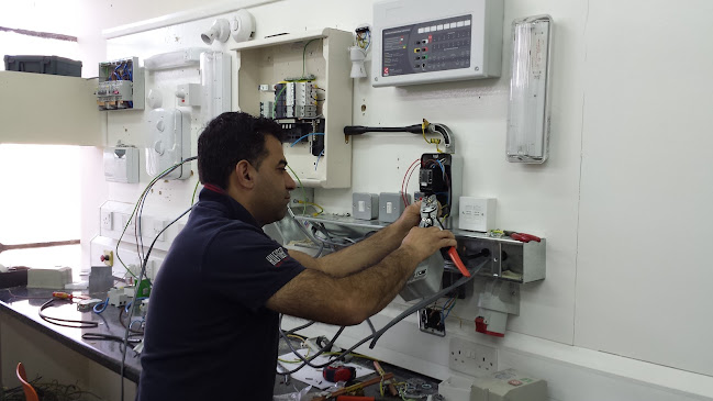 Reviews of RIK Engineering Services in London - Electrician