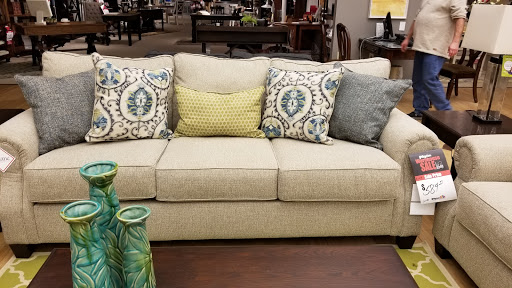 Furniture Store «Pilgrim Furniture & Mattress City Southington», reviews and photos, 55 Graham Pl, Southington, CT 06489, USA