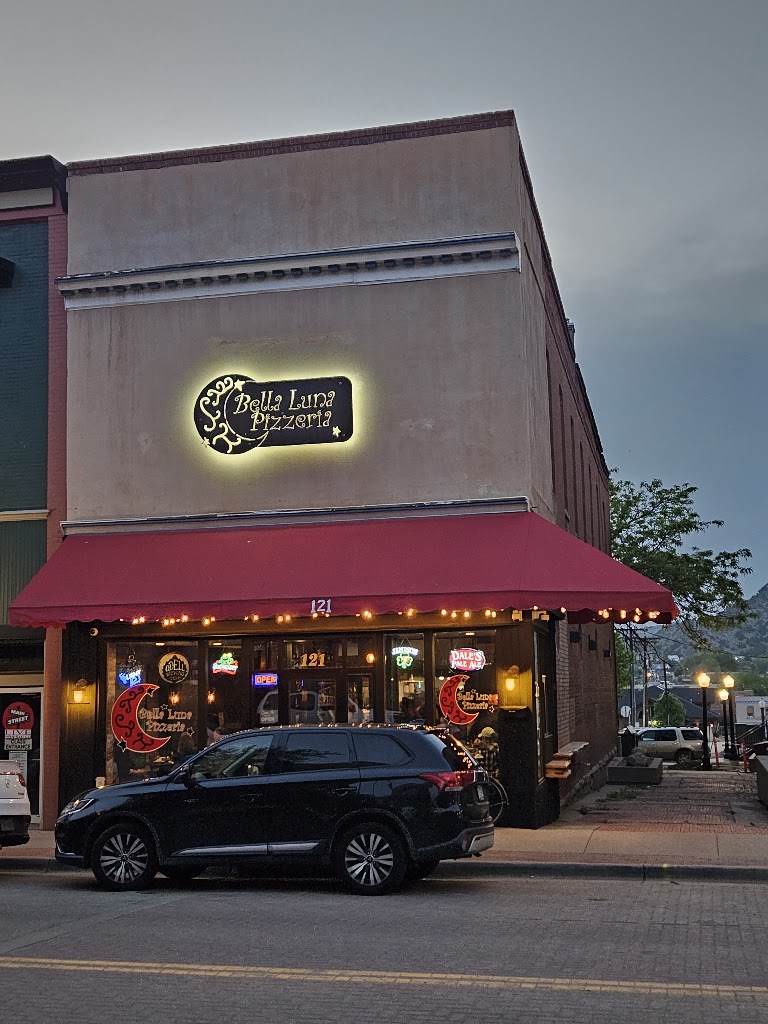 Bella Luna Pizzeria 81082