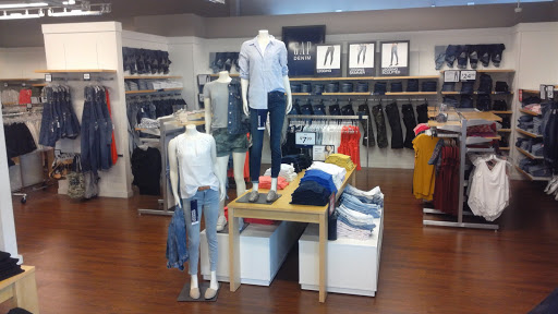 Clothing Store «Gap Outlet», reviews and photos, 562 Pinnacle Pkwy, Bristol, TN 37620, USA