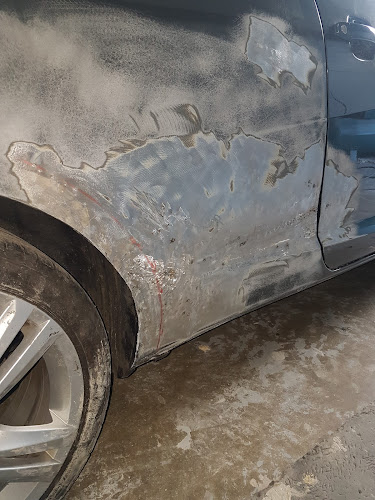 Reviews of Spraytech Accident Repairs in Woking - Auto repair shop
