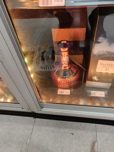 Liquor Store «Curtis Liquors - Weymouth», reviews and photos, 486 Columbian St, Weymouth, MA 02190, USA