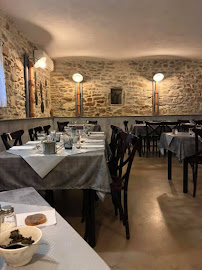 Atmosphère du Restaurant français Le Chene Blanc à Logrian-Florian - n°2