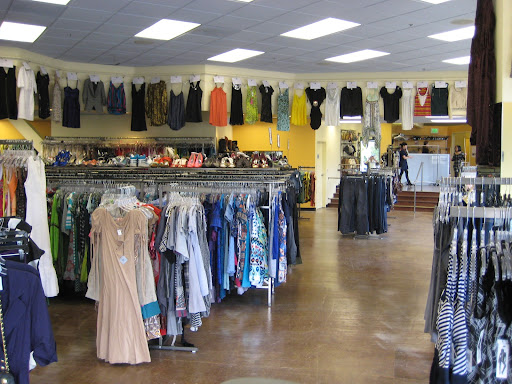 Used Clothing Store «Crossroads Trading Co», reviews and photos, 5901 College Ave, Oakland, CA 94618, USA