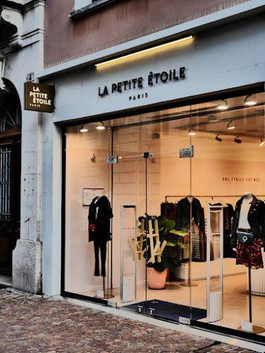 Magasin de vêtements pour femmes LA - PETITE - ETOILE chambery Chambéry