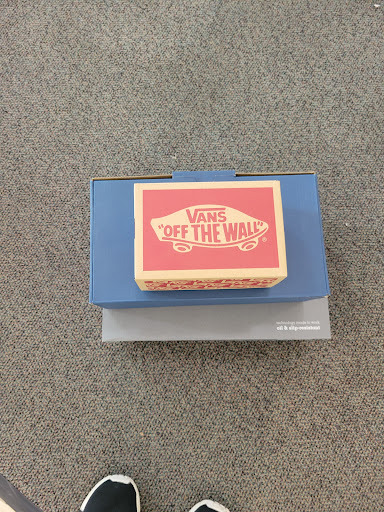 Shoe Store «Famous Footwear», reviews and photos, 18049 NW Evergreen Pkwy, Beaverton, OR 97006, USA