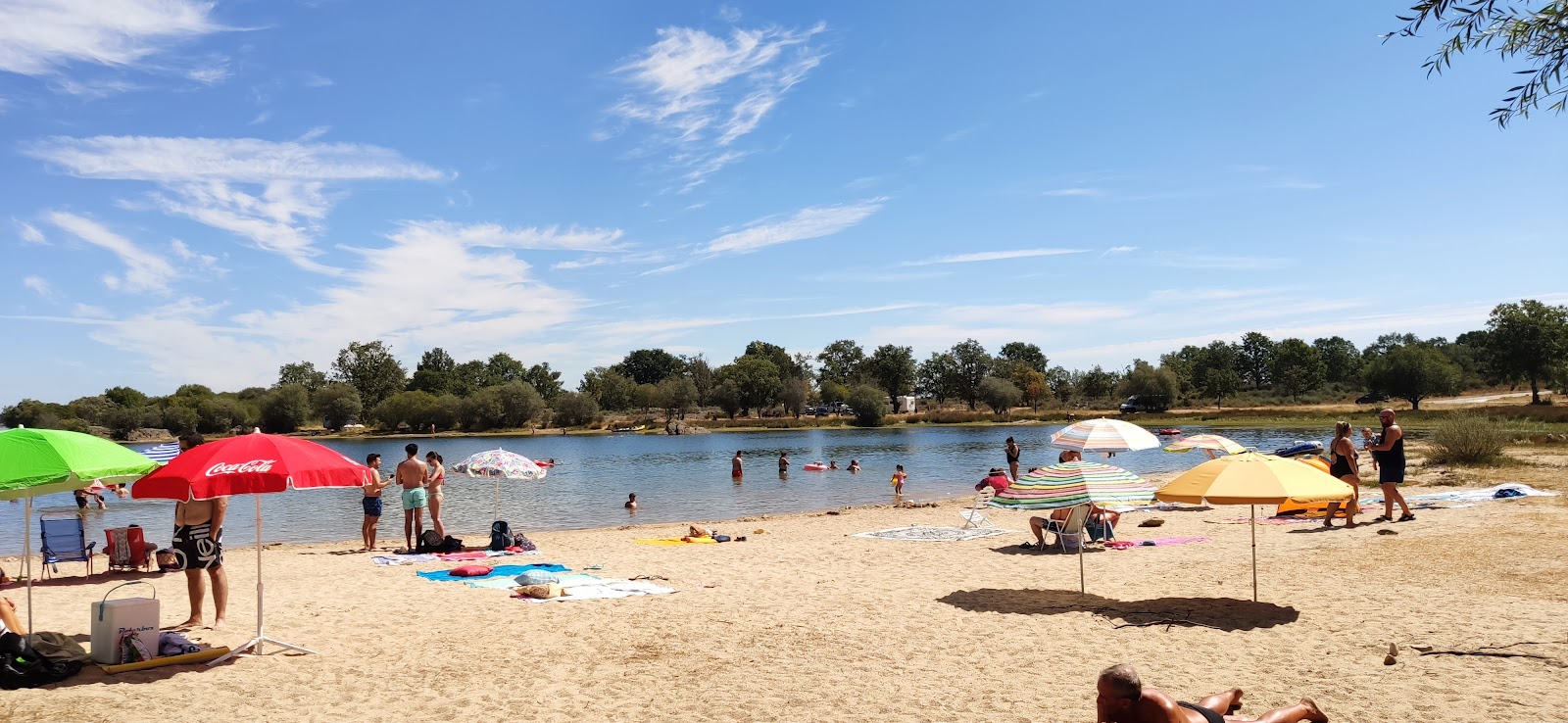 Fotografie cu Playa Embalse de Valparaiso cu o suprafață de nisip beige