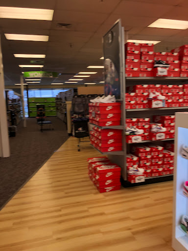 Shoe Store «Shoe Carnival», reviews and photos, 11772 W 95th St, Overland Park, KS 66214, USA