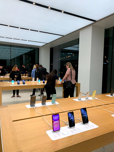 Computer Store «Apple Country Club Plaza», reviews and photos, 227 Nichols Rd, Kansas City, MO 64112, USA